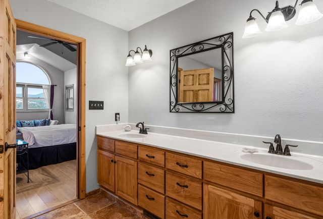 37 Paseo Del Pinon, Santa Fe, NM 87508