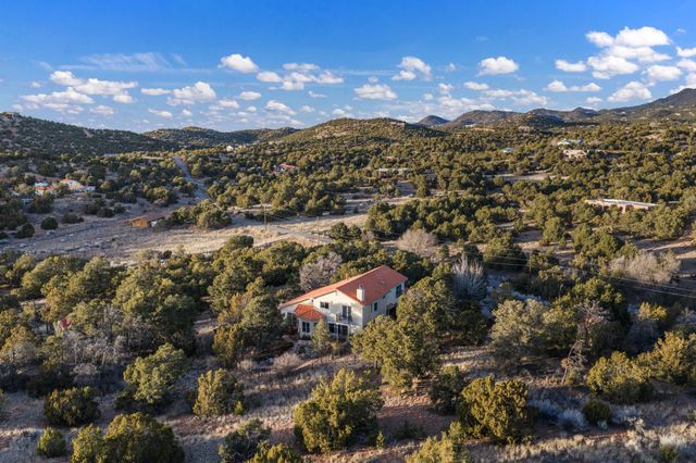 37 Paseo Del Pinon, Santa Fe, NM 87508