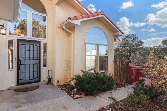 37 Paseo Del Pinon, Santa Fe, NM 87508