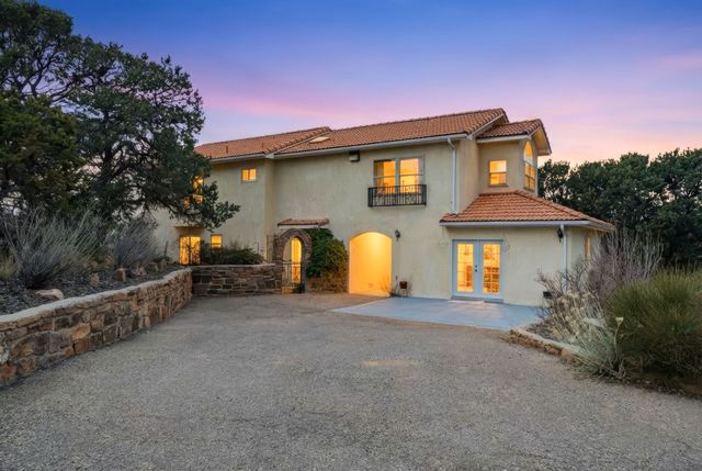 37 Paseo Del Pinon, Santa Fe, NM 87508