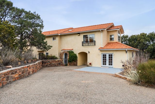 37 Paseo Del Pinon, Santa Fe, NM 87508