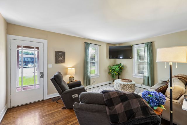 549 Crossway Ave, Murfreesboro, TN 37130