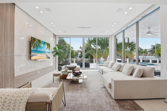 91 Fiesta Way, Fort Lauderdale, FL 33301