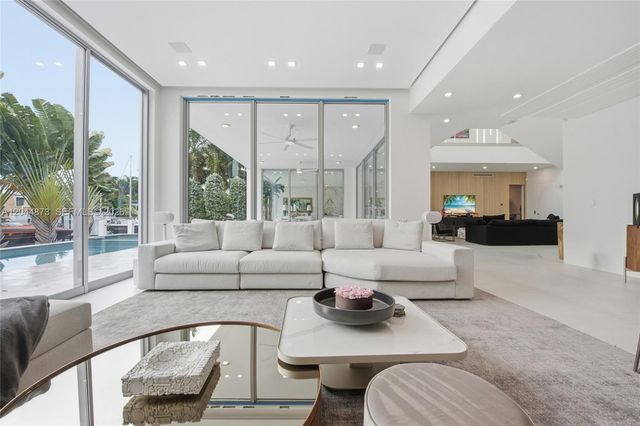 91 Fiesta Way, Fort Lauderdale, FL 33301