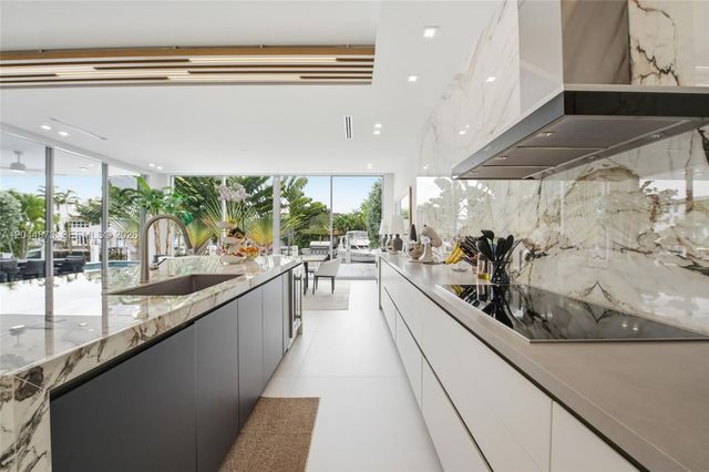 91 Fiesta Way, Fort Lauderdale, FL 33301