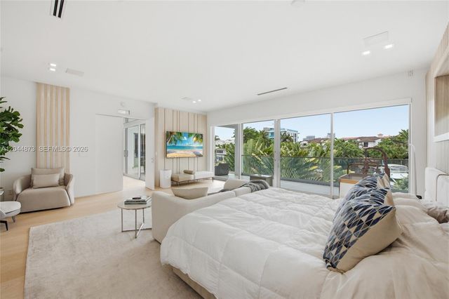91 Fiesta Way, Fort Lauderdale, FL 33301