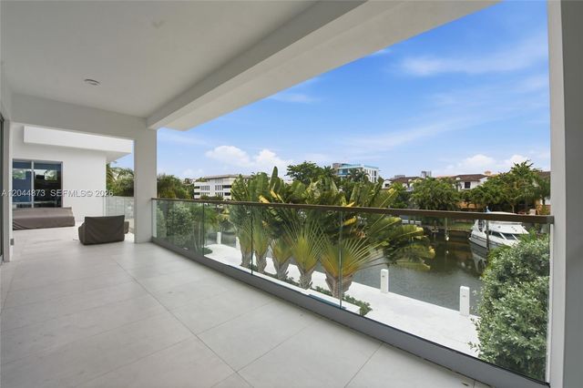 91 Fiesta Way, Fort Lauderdale, FL 33301