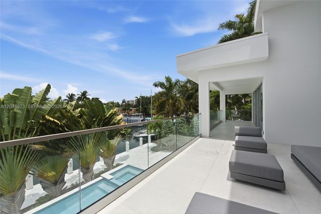 91 Fiesta Way, Fort Lauderdale, FL 33301