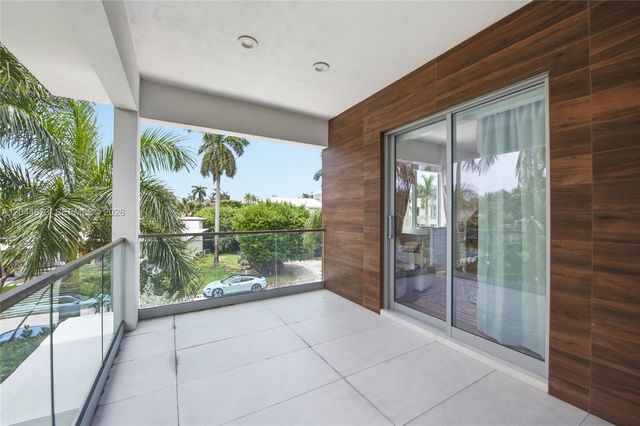 91 Fiesta Way, Fort Lauderdale, FL 33301