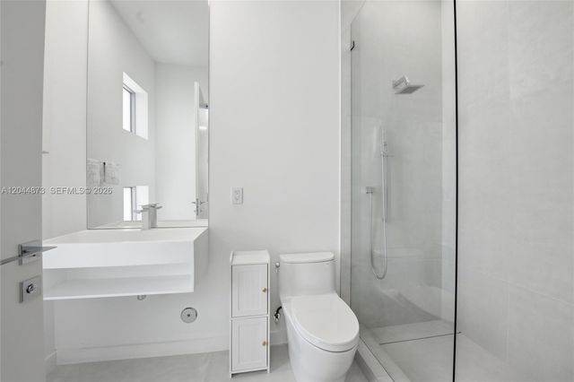 91 Fiesta Way, Fort Lauderdale, FL 33301