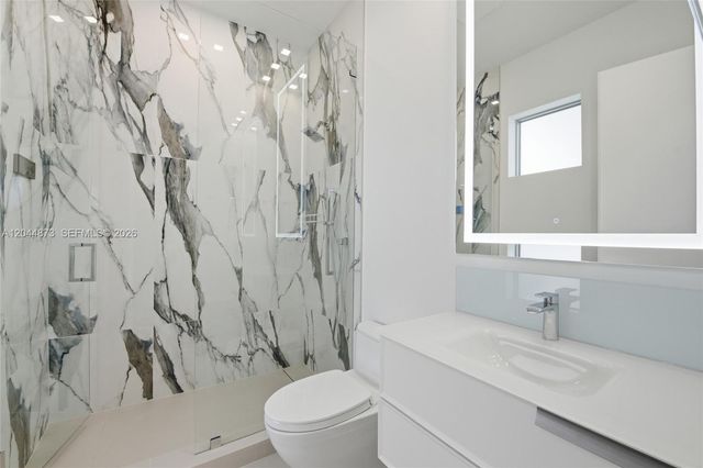 91 Fiesta Way, Fort Lauderdale, FL 33301