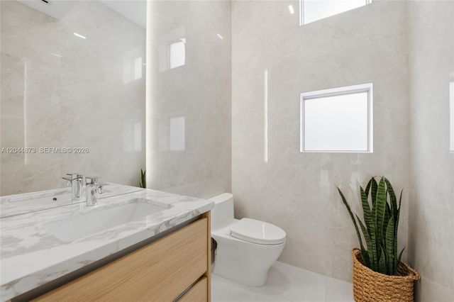 91 Fiesta Way, Fort Lauderdale, FL 33301