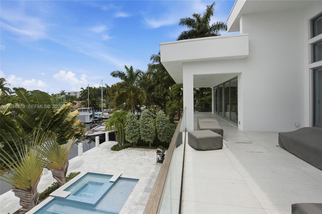91 Fiesta Way, Fort Lauderdale, FL 33301
