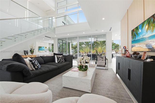 91 Fiesta Way, Fort Lauderdale, FL 33301