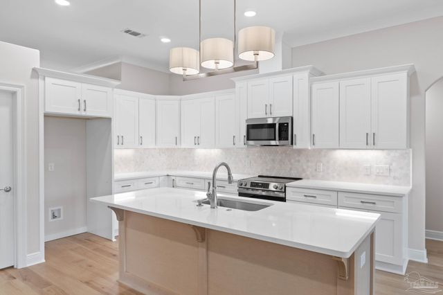 6572 Lansford St, Navarre, FL 32566