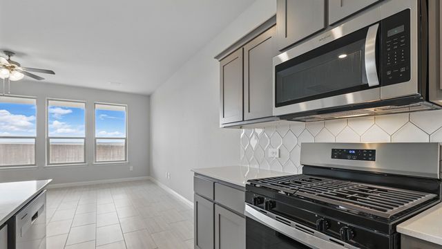 9716 MCCLANE FARM Drive, Fort Worth, TX 76036