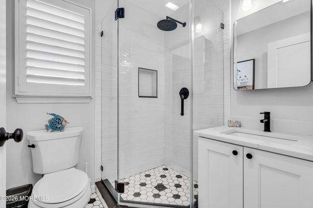 24 E Penguin Way, Lavallette, NJ 08735