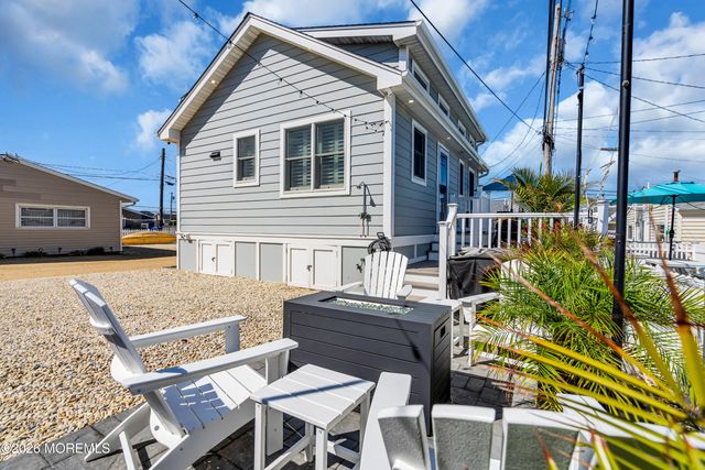 24 E Penguin Way, Lavallette, NJ 08735