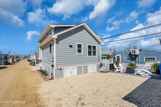 24 E Penguin Way, Lavallette, NJ 08735