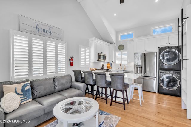 24 E Penguin Way, Lavallette, NJ 08735