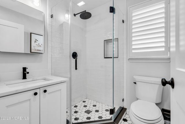 24 E Penguin Way, Lavallette, NJ 08735