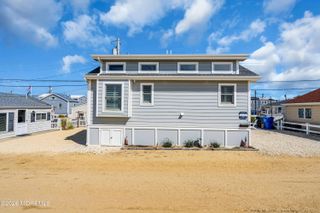 24 E Penguin Way, Lavallette, NJ 08735