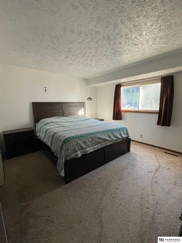 140 Debra Avenue E, Plattsmouth, NE 68048
