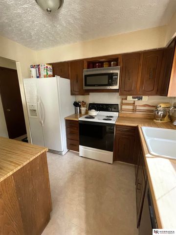 140 Debra Avenue E, Plattsmouth, NE 68048