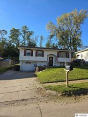 140 Debra Avenue E, Plattsmouth, NE 68048