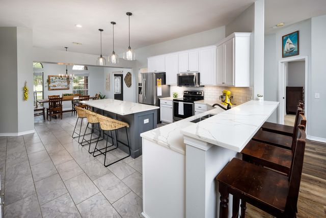 2400 Crescent Road, Navarre, FL 32566