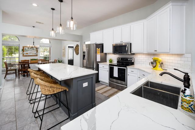 2400 Crescent Road, Navarre, FL 32566