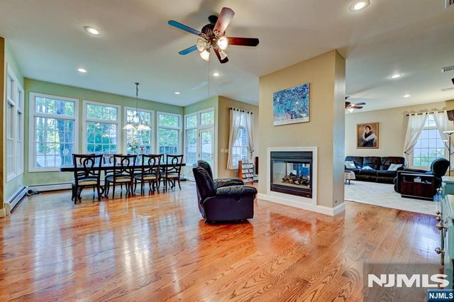 46 Seton Hall Drive, Oakland, NJ 07436