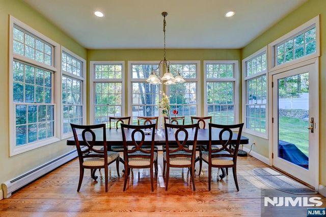 46 Seton Hall Drive, Oakland, NJ 07436
