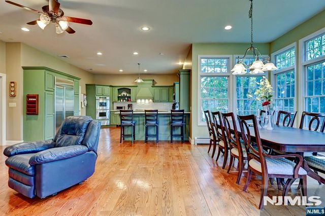 46 Seton Hall Drive, Oakland, NJ 07436