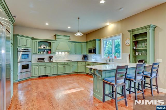 46 Seton Hall Drive, Oakland, NJ 07436
