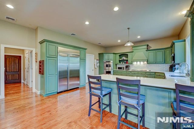 46 Seton Hall Drive, Oakland, NJ 07436