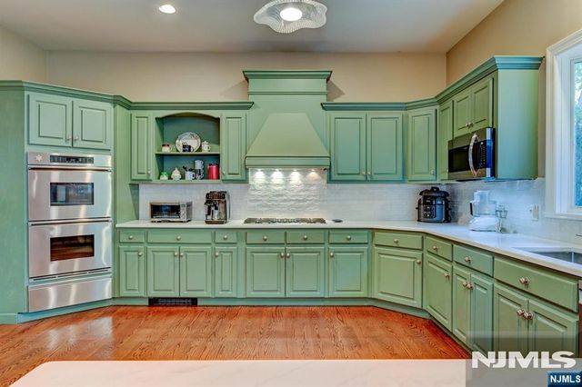 46 Seton Hall Drive, Oakland, NJ 07436