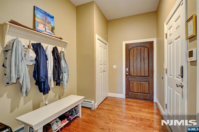 46 Seton Hall Drive, Oakland, NJ 07436