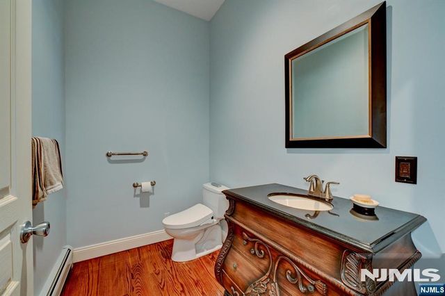 46 Seton Hall Drive, Oakland, NJ 07436