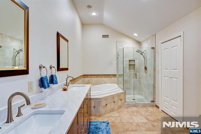 46 Seton Hall Drive, Oakland, NJ 07436
