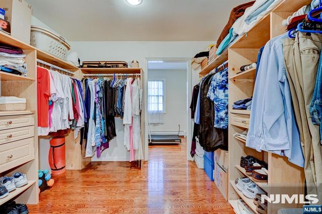 46 Seton Hall Drive, Oakland, NJ 07436
