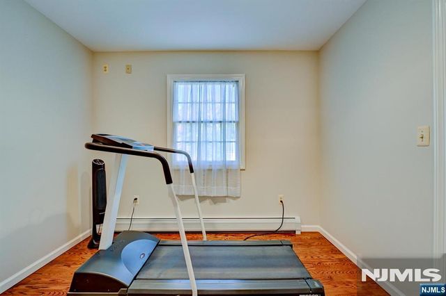 46 Seton Hall Drive, Oakland, NJ 07436