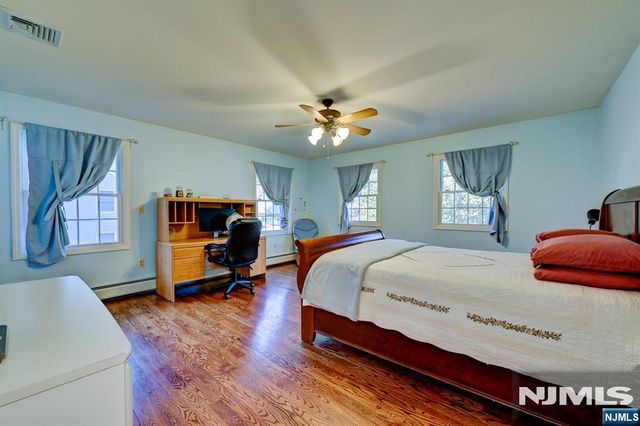 46 Seton Hall Drive, Oakland, NJ 07436