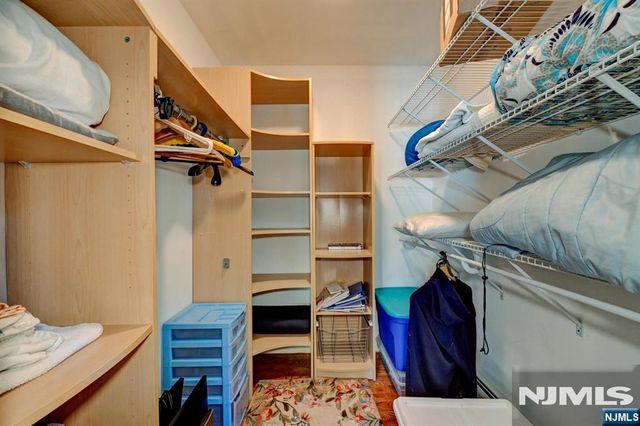 46 Seton Hall Drive, Oakland, NJ 07436