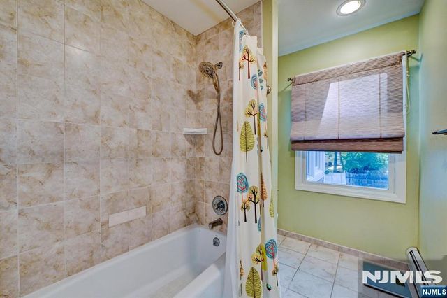 46 Seton Hall Drive, Oakland, NJ 07436