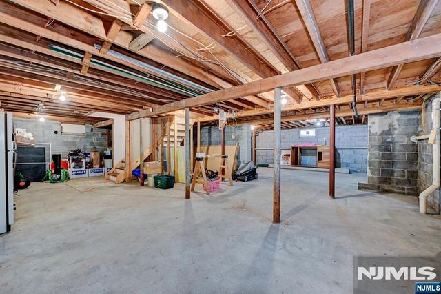 46 Seton Hall Drive, Oakland, NJ 07436