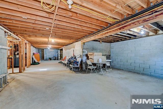 46 Seton Hall Drive, Oakland, NJ 07436