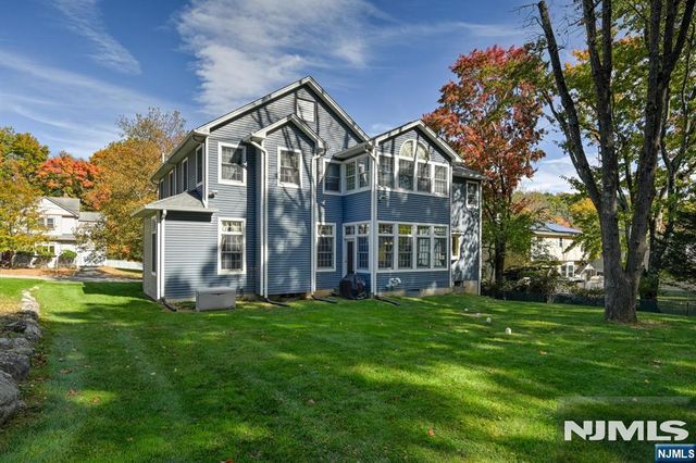 46 Seton Hall Drive, Oakland, NJ 07436