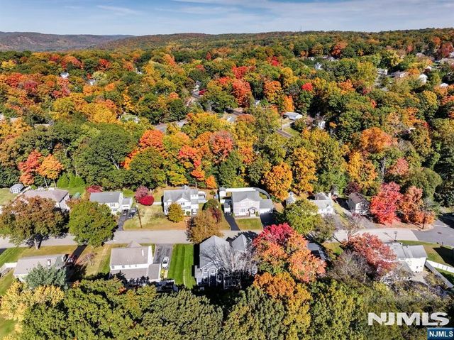 46 Seton Hall Drive, Oakland, NJ 07436