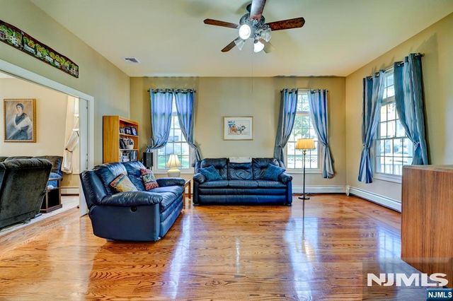 46 Seton Hall Drive, Oakland, NJ 07436